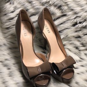 Guess patent leather taupe heels
